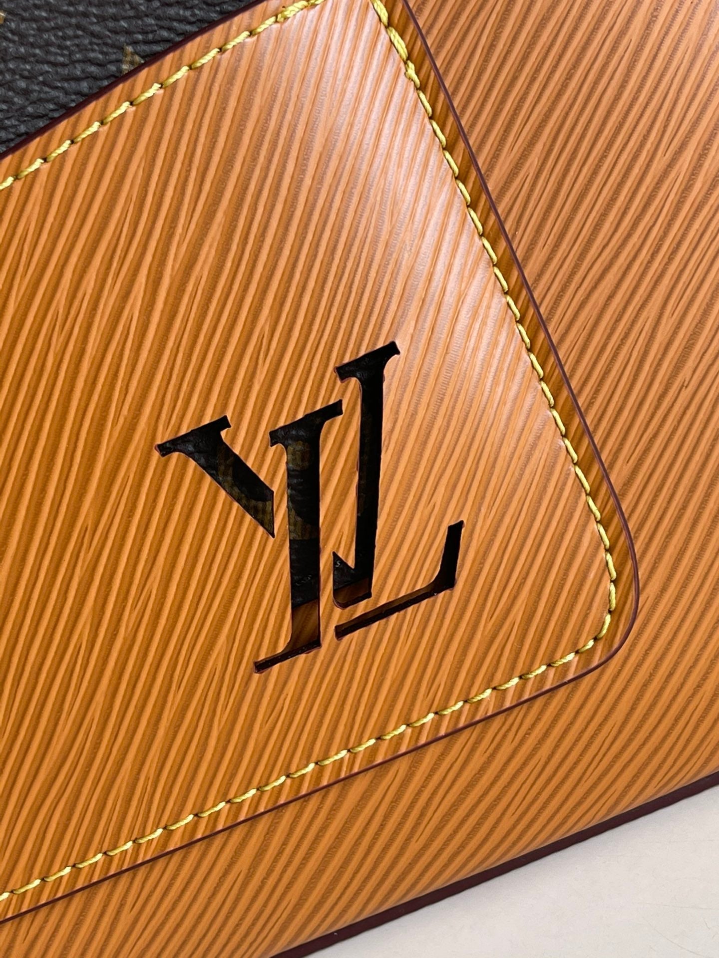 MARELLE 25 HONEY GOLD EPI GRAINED COWHIDE LEATHER