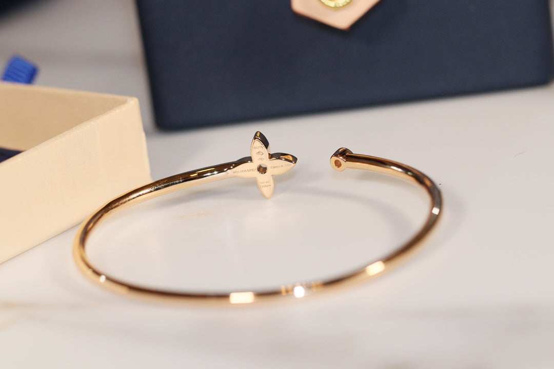 LV IDYLLE GOLD OPEN BRACELET DIAMOND PAVED