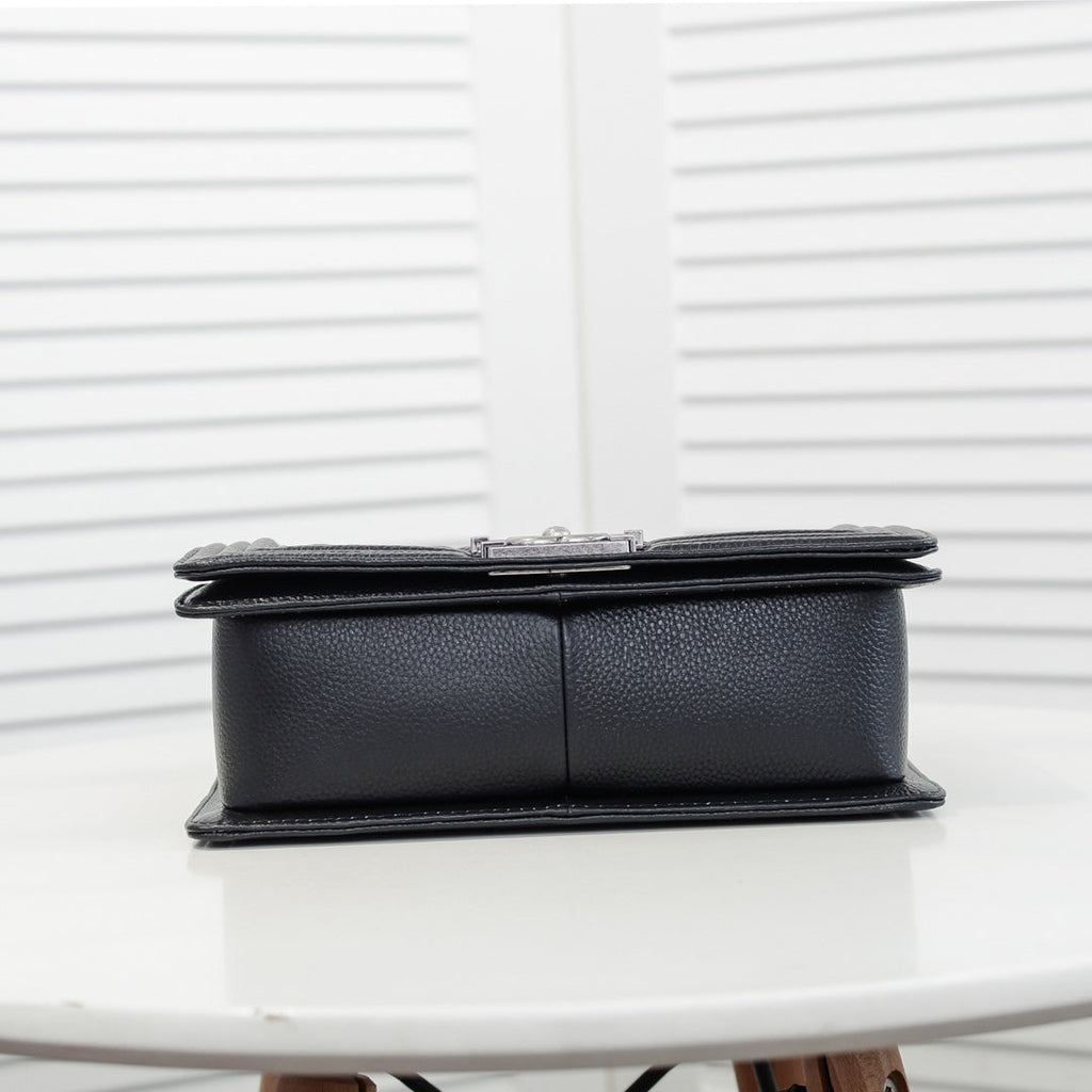 CAVIAR BOY BAG MEDIUM 67086 BLACK
