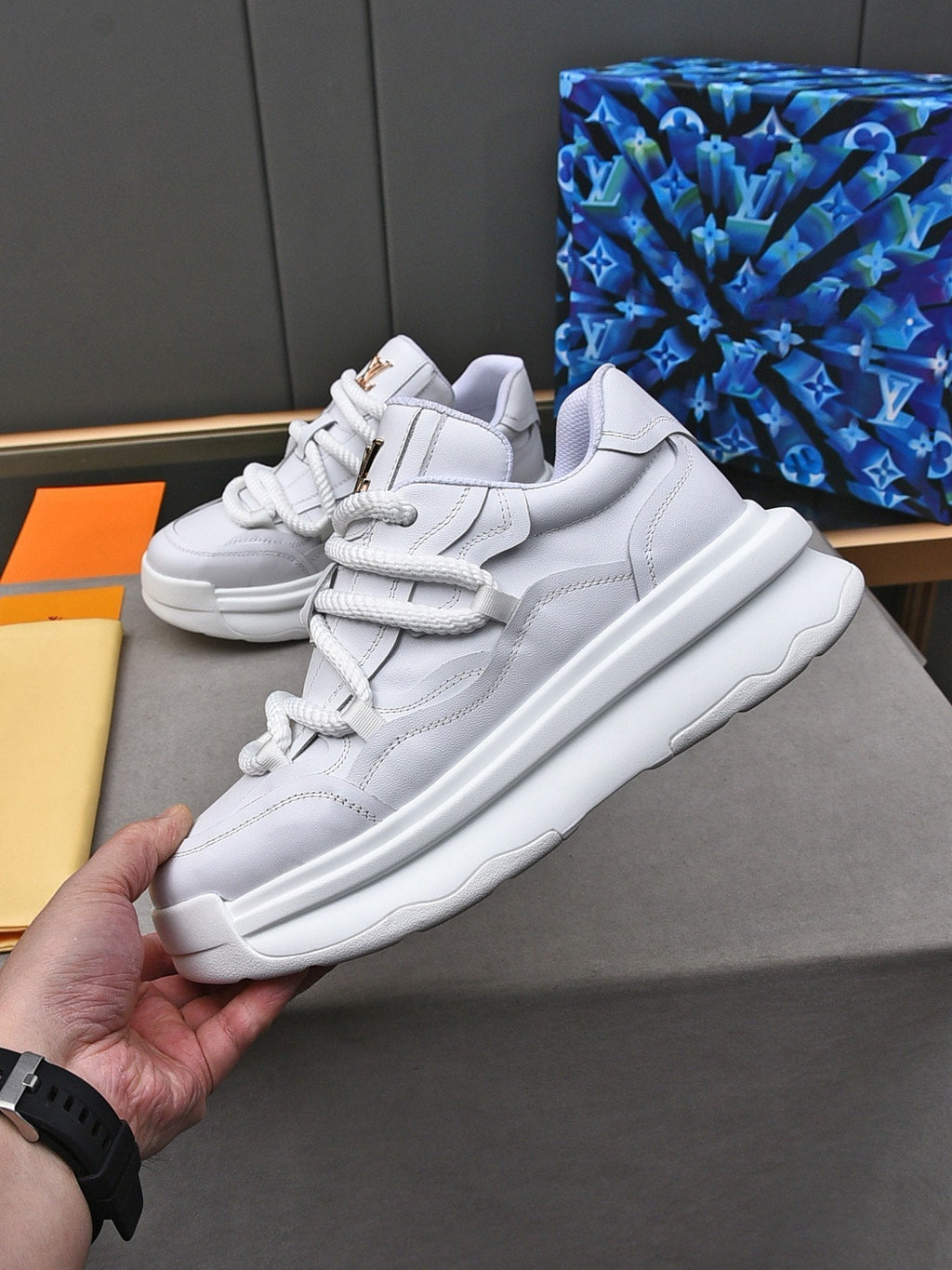 LV SNEAKERS WHITE LACE-UP