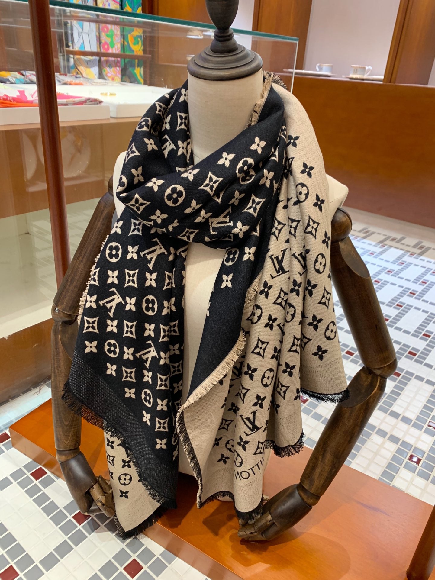LV SCARF 200 CM IN WOOL MIX SILK 737209