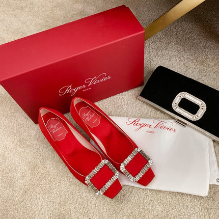 TROMPETTE PUMPS IN RED SILK CRYSTAL BUCKLE