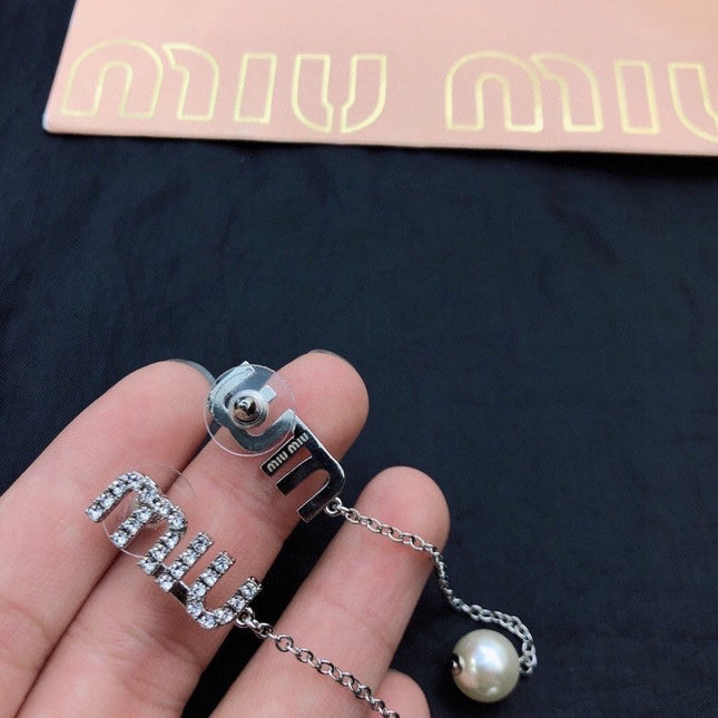 MIUMIU 26S CRYSTAL LOGO CHAIN DROP PEARL EARRINGS IN SILVER TONE METAL 630842