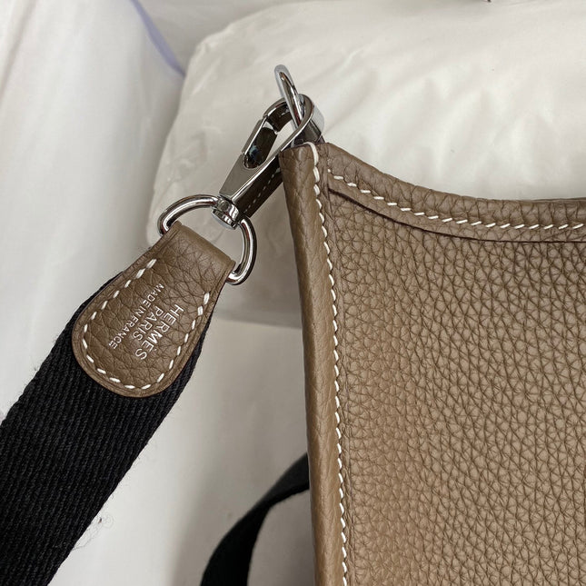 HM 25S EVELYNE 17 CM IN LIGHT EARTH BROWN COWHIDE AND BLACK CANVAS WITH SILVER HARDWARE