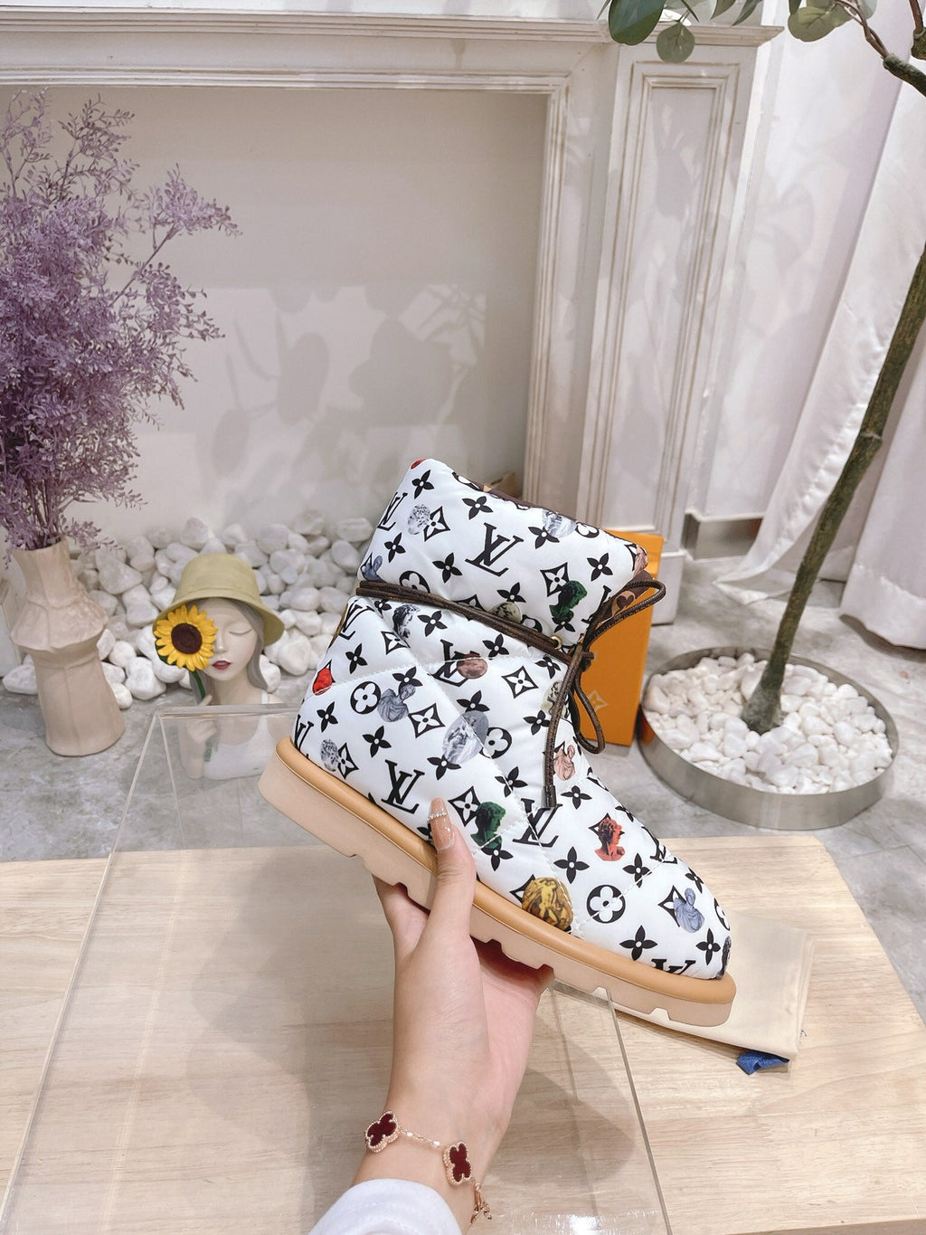 PILLOW COMFORT ANKLE BOOTS IN WHITE MIX BLACK MONOGRAM NYLON