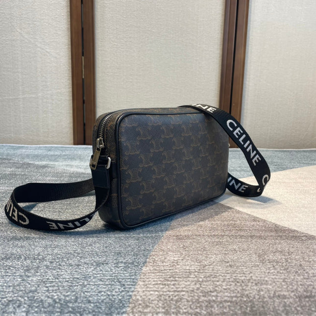 MEDIUM MESSENGER BAG 23 IN BLACK TRIOMPHE CANVAS