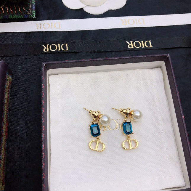 CD 26S BLUE CRYSTAL PEARL DROP EARRINGS IN GOLD TONE METAL 645629