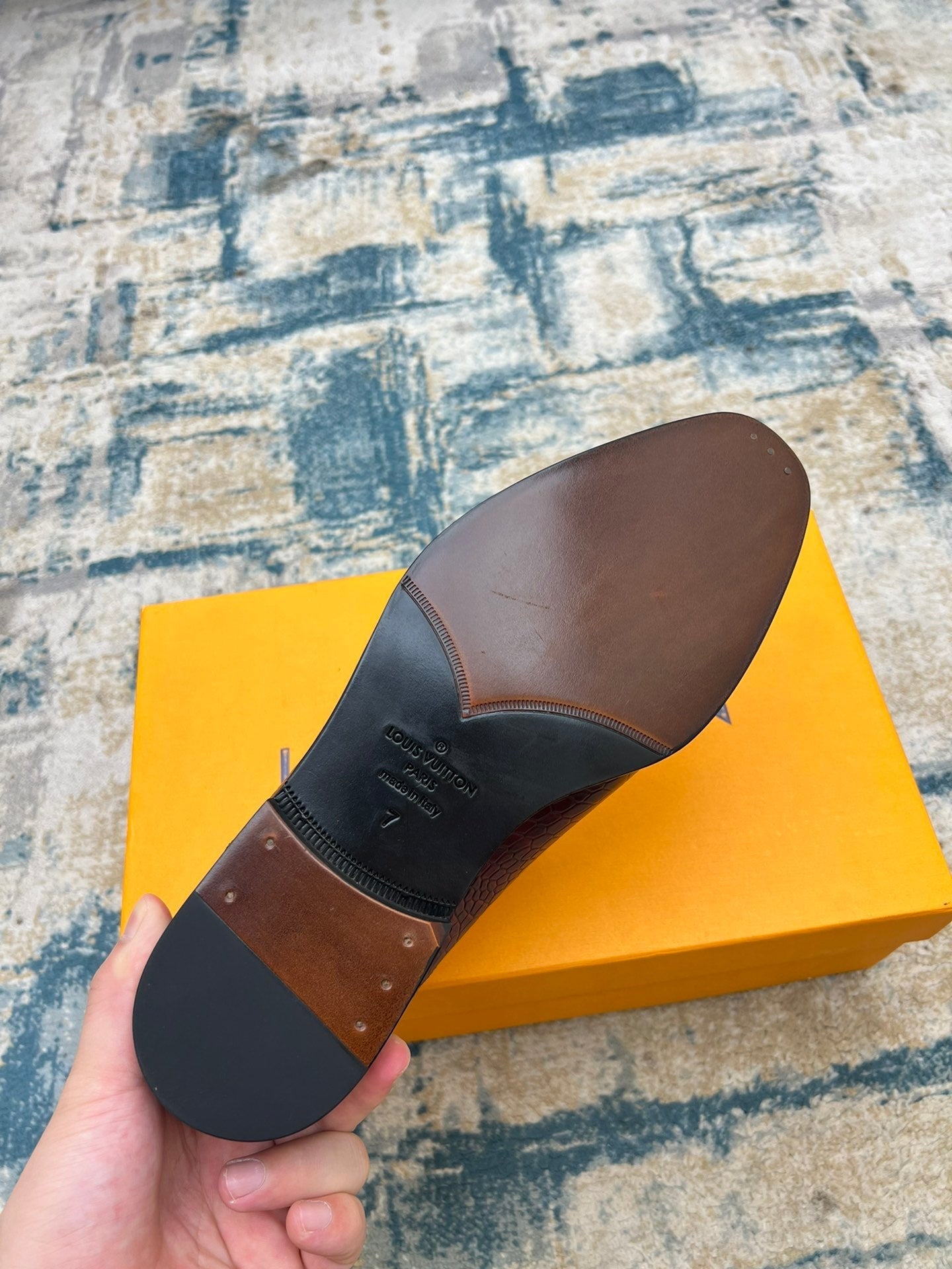 LV LACE-UP SHOES IN BLACK CALFSKIN