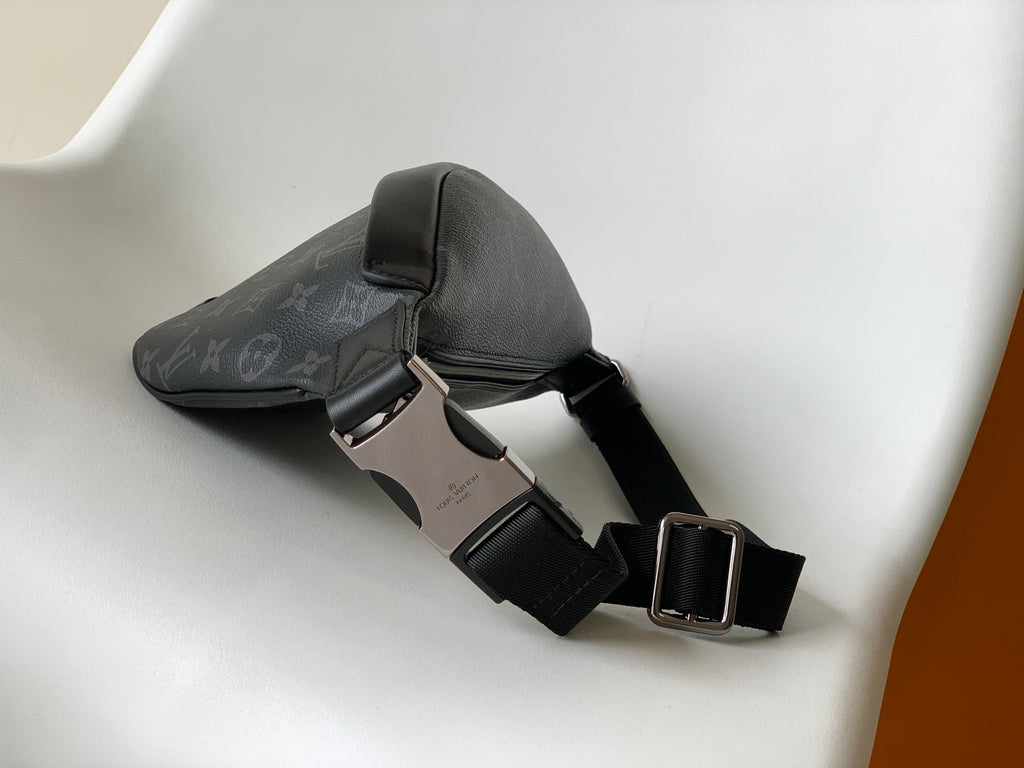 LV 25S DISCOVERY BUMBAG 44 IN BLACK MONOGRAM ECLIPSE CALFSKIN