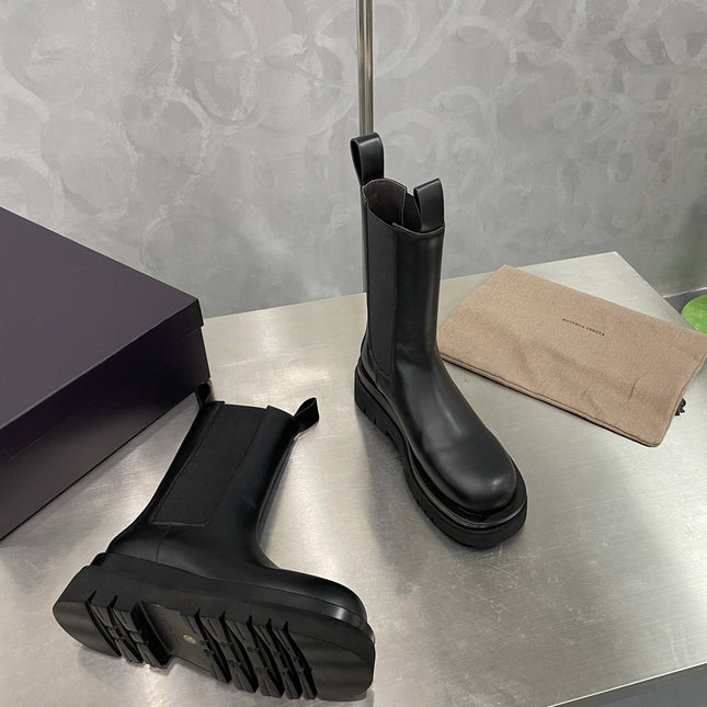 BV LUG CHELSEA BOOT IN BLACK CALFSKIN