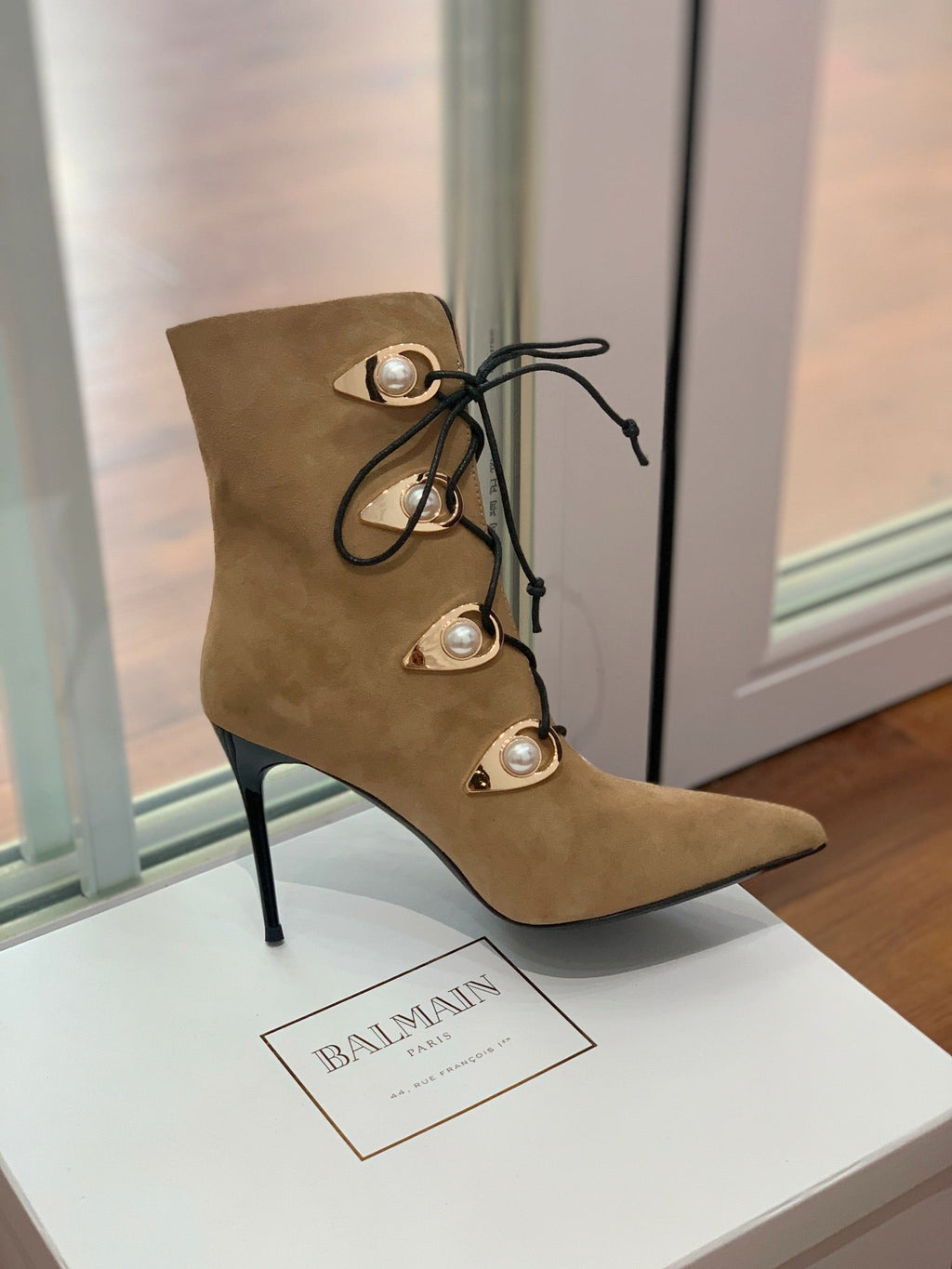 BALMAIN 26S BOOT 95 MM IN LIGHT BROWN SUEDE PEARL BUTTON