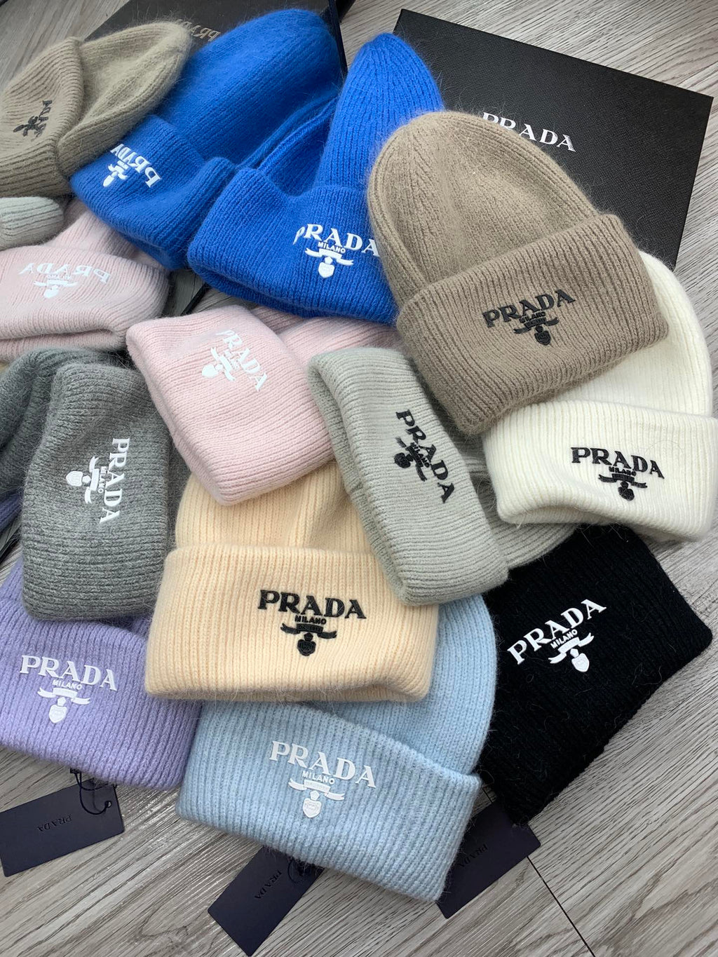 BEANIE HAT IN PALE GRAY WOOL 108746