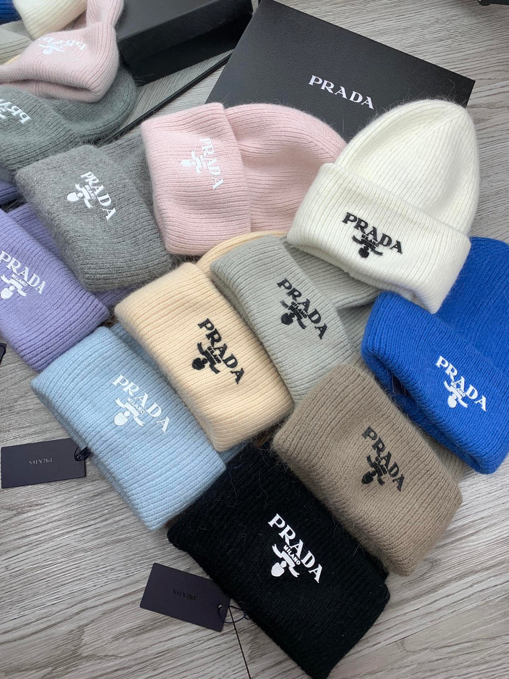 BEANIE HAT IN PALE GRAY WOOL 108746