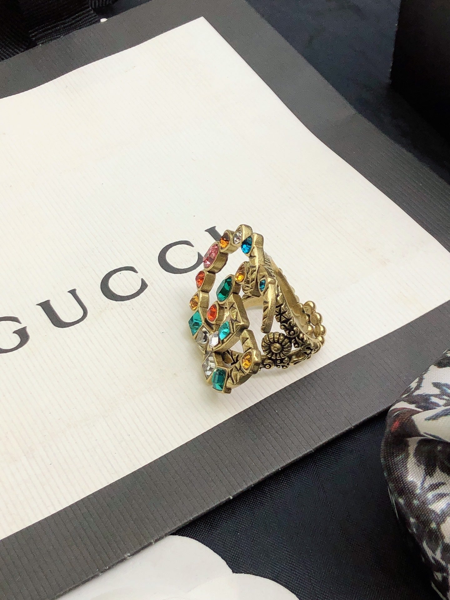 GUCCI 26S GG MULTICOLOR GEM EMBELLISHED BROOCH IN AGED GOLD TONE METAL 624288