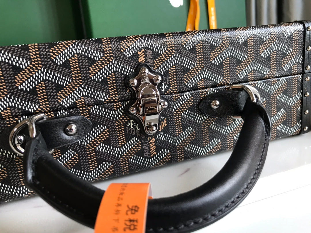 GRAND HÔTEL TRUNK BAG 24 IN BLACK GOYARDINE CANVAS AND CALFSKIN
