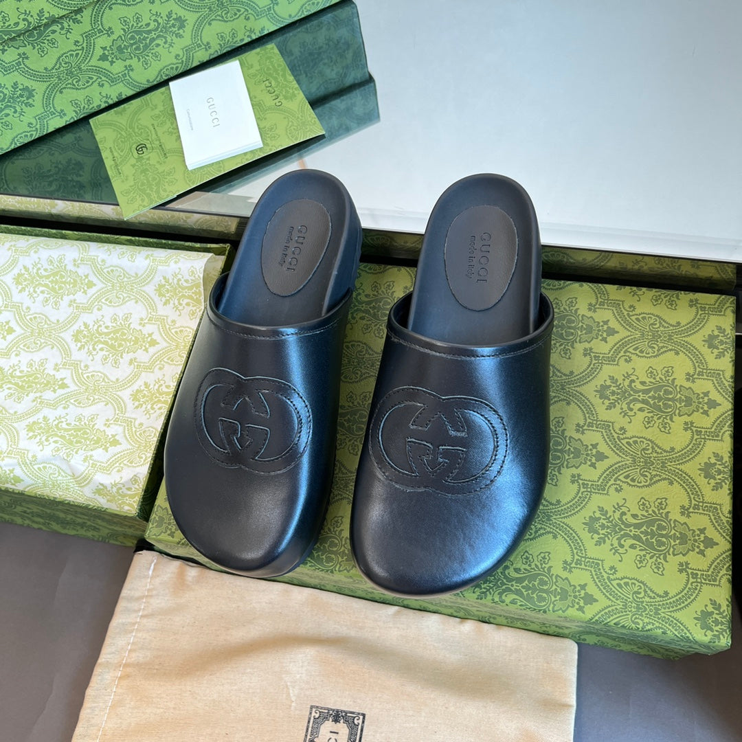 INTERLOCKING G MULE IN BLACK CALFSKIN