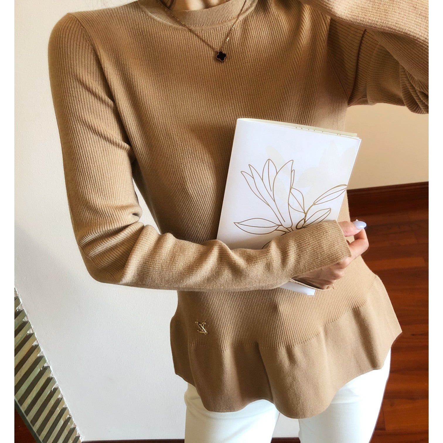 LV 25S CREW NECK RUFFLE PULLOVER 0084