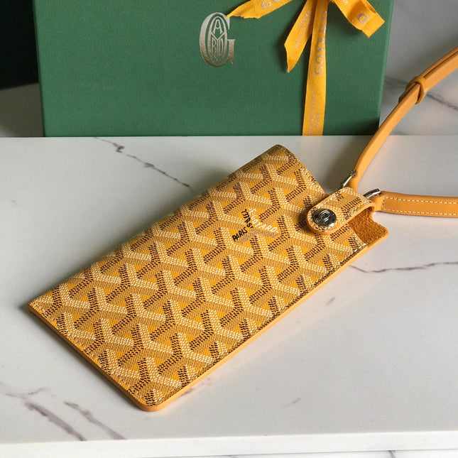 MONTMARTRE GM CASE 18 IN YELLOW GOYARDINE CANVAS