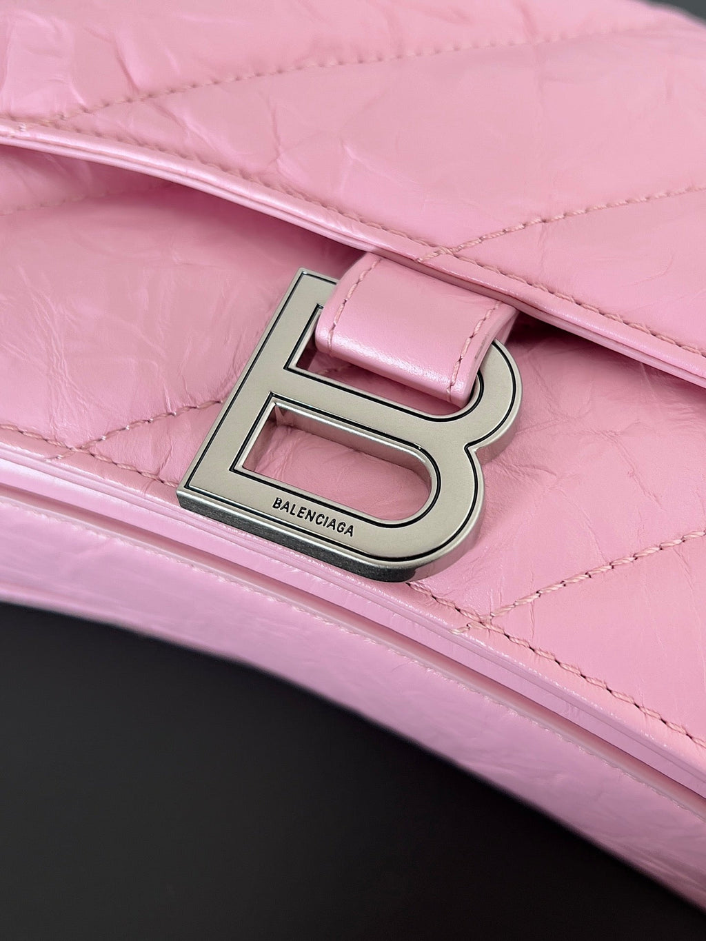 CRUSH CHAINED BAG 25 IN PINK QUILTED CRUSHED CALFSKIN SILVER HARDWARE