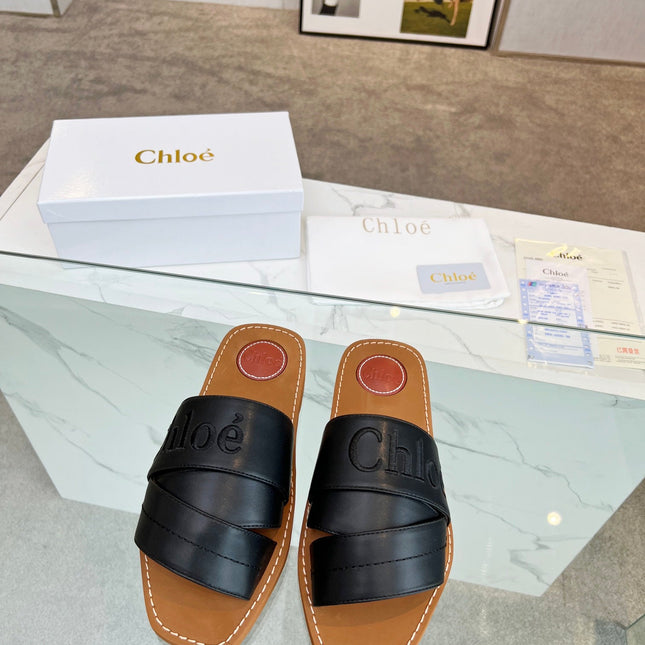 WOODY MULE IN BLACK LAMBSKIN WITH EMBROIDERED LOGO