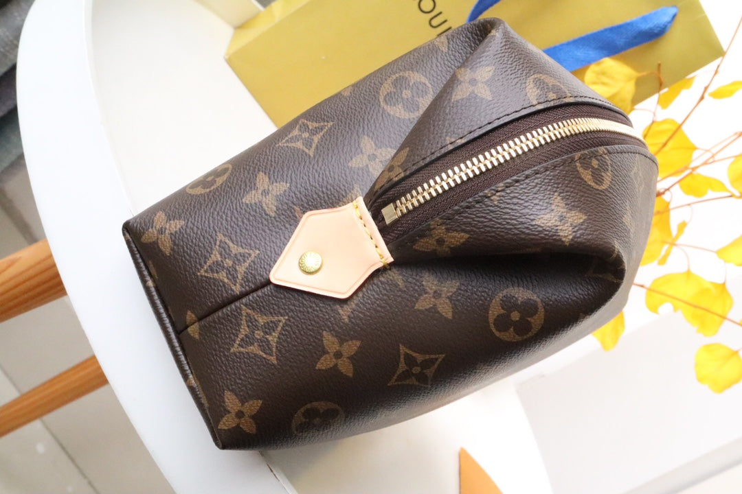 COSMETIC BAG 27 IN BROWN MONOGRAM COATED CANVAS