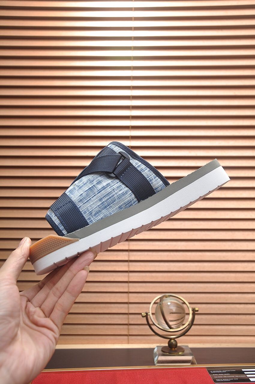 CD ALPHA SANDAL GRAY AND WHITE JACQUARD