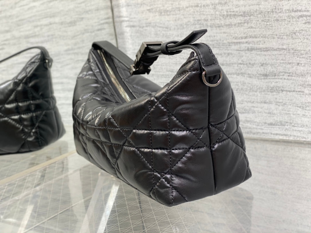 TRAVEL NOMAD POUCH 22 IN BLACK MACROCANNAGE LAMBSKIN