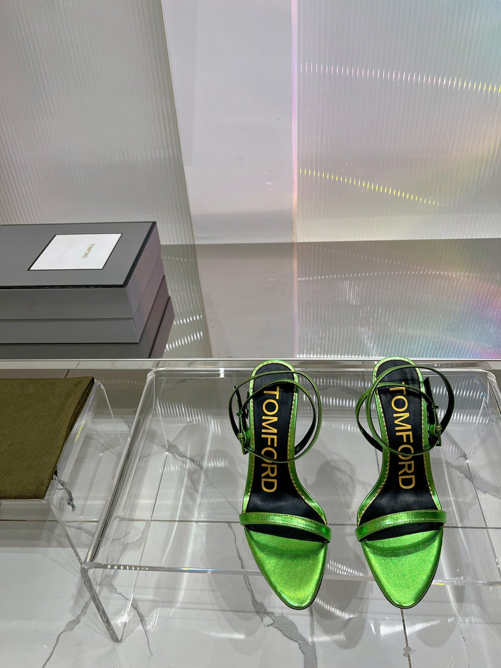 PADLOCK HIGH HEEL 10 CM SANDAL IN LIME GREEN SHEEPSKIN