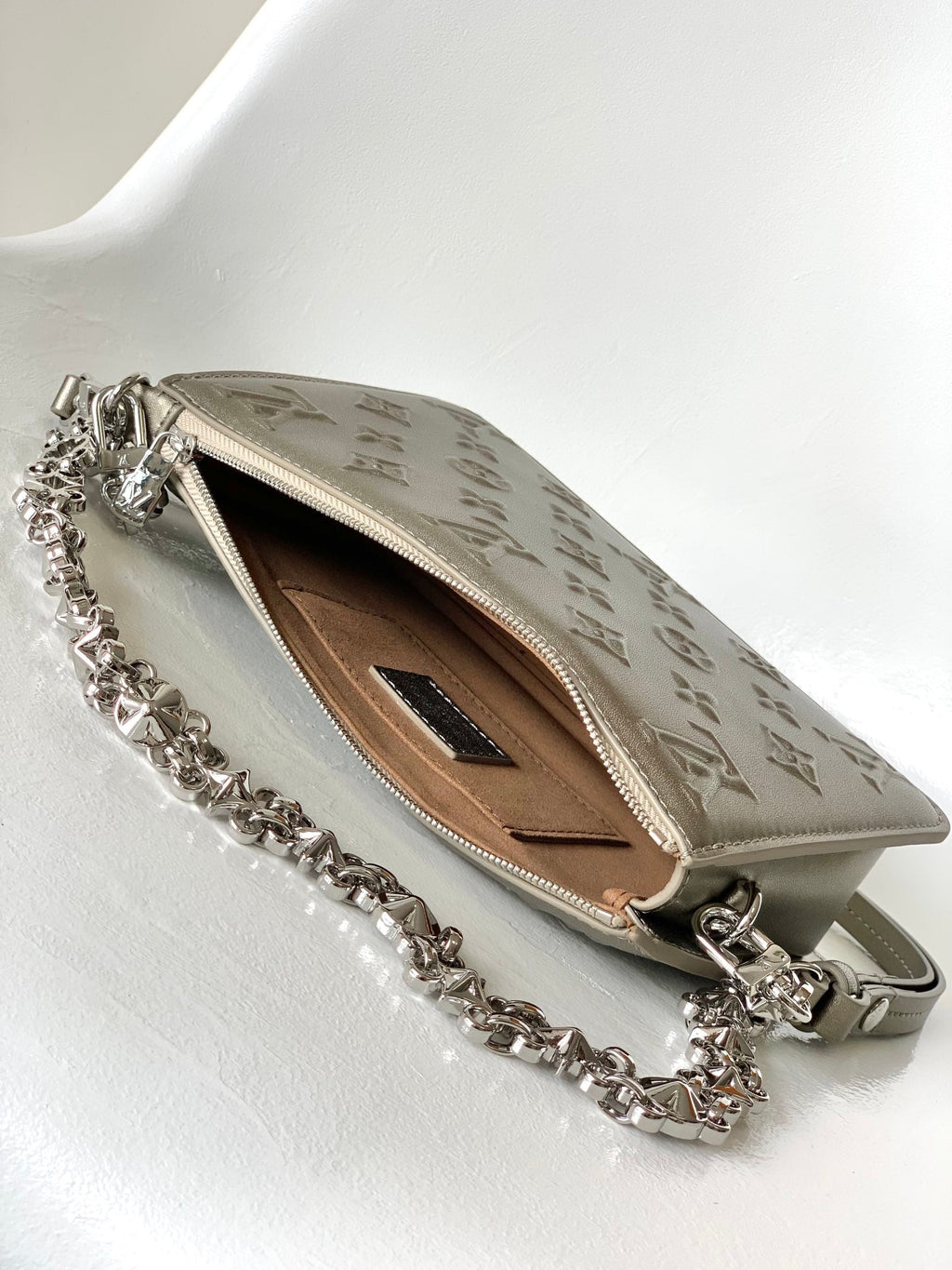 LV 25S LEXINGTON PREMIUM ORIGINAL HANDBAG 21 IN BEIGE GRAY MOONOGRAM CALFSKIN SHIMMERING METALLIC GOLD