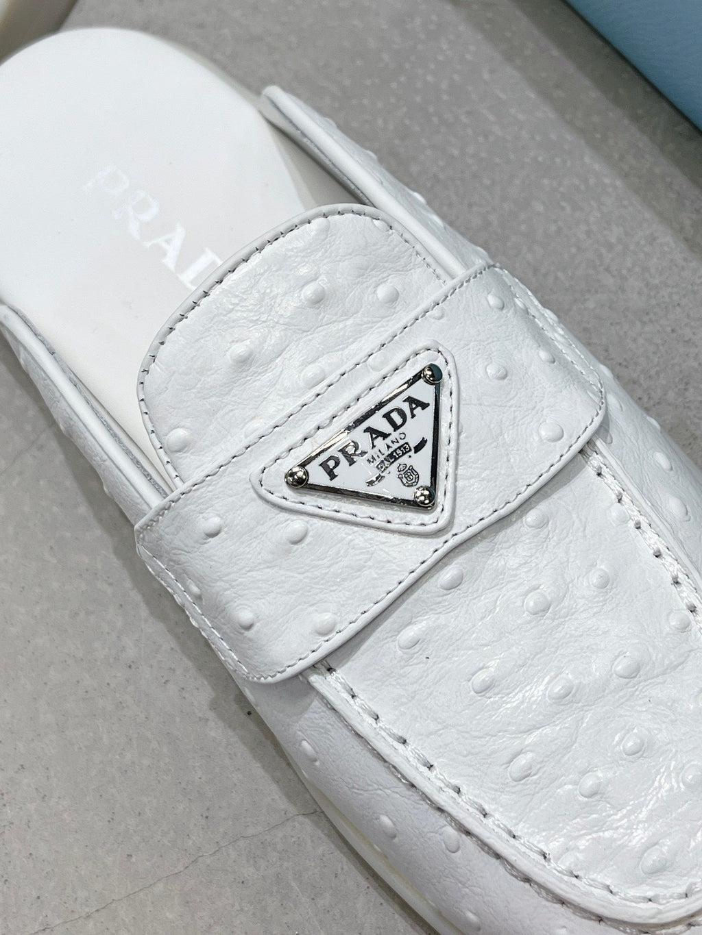 PRA OSTRICH PATTERN MULES WHITE CALFSKIN