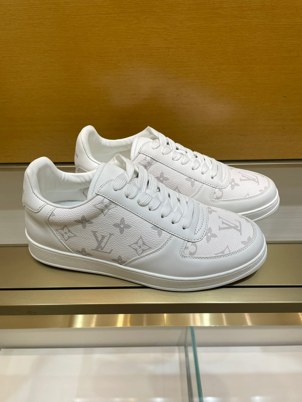 LV RIVOLI SNEAKER WHITE