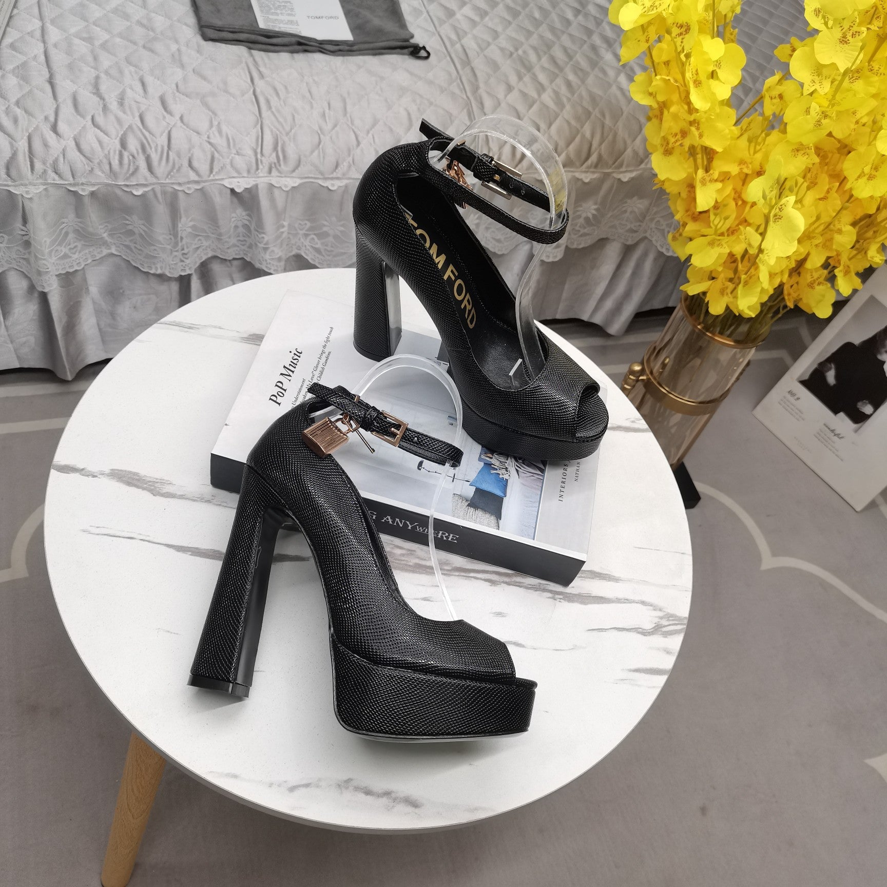 PADLOCK PLATFORM PEEP TOE PUMP 14 CM IN BLACK GRAINED CALFSKIN