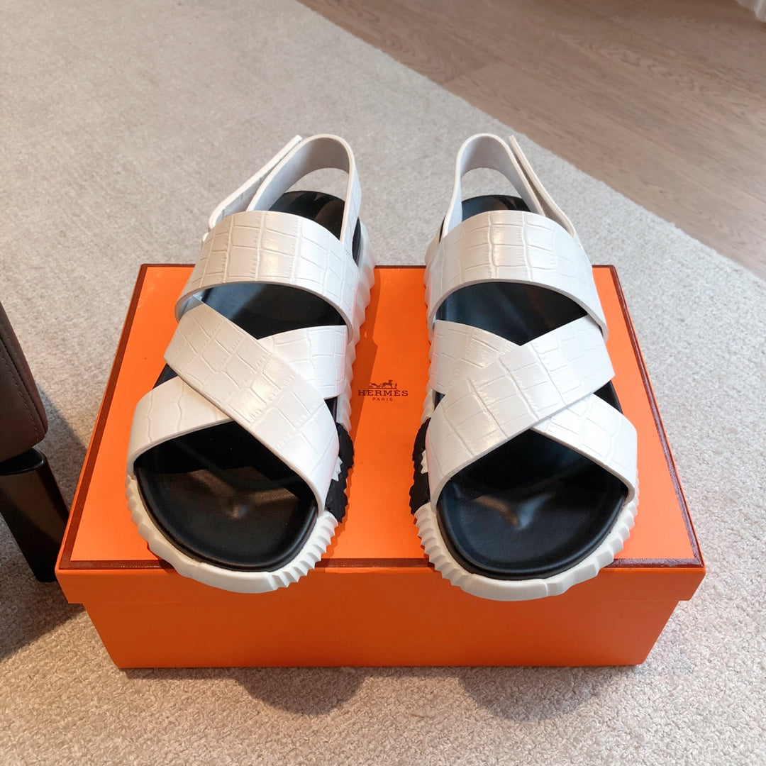 HM ELECTRIC CROCODILE MOTIF SANDAL WHITE CALFSKIN