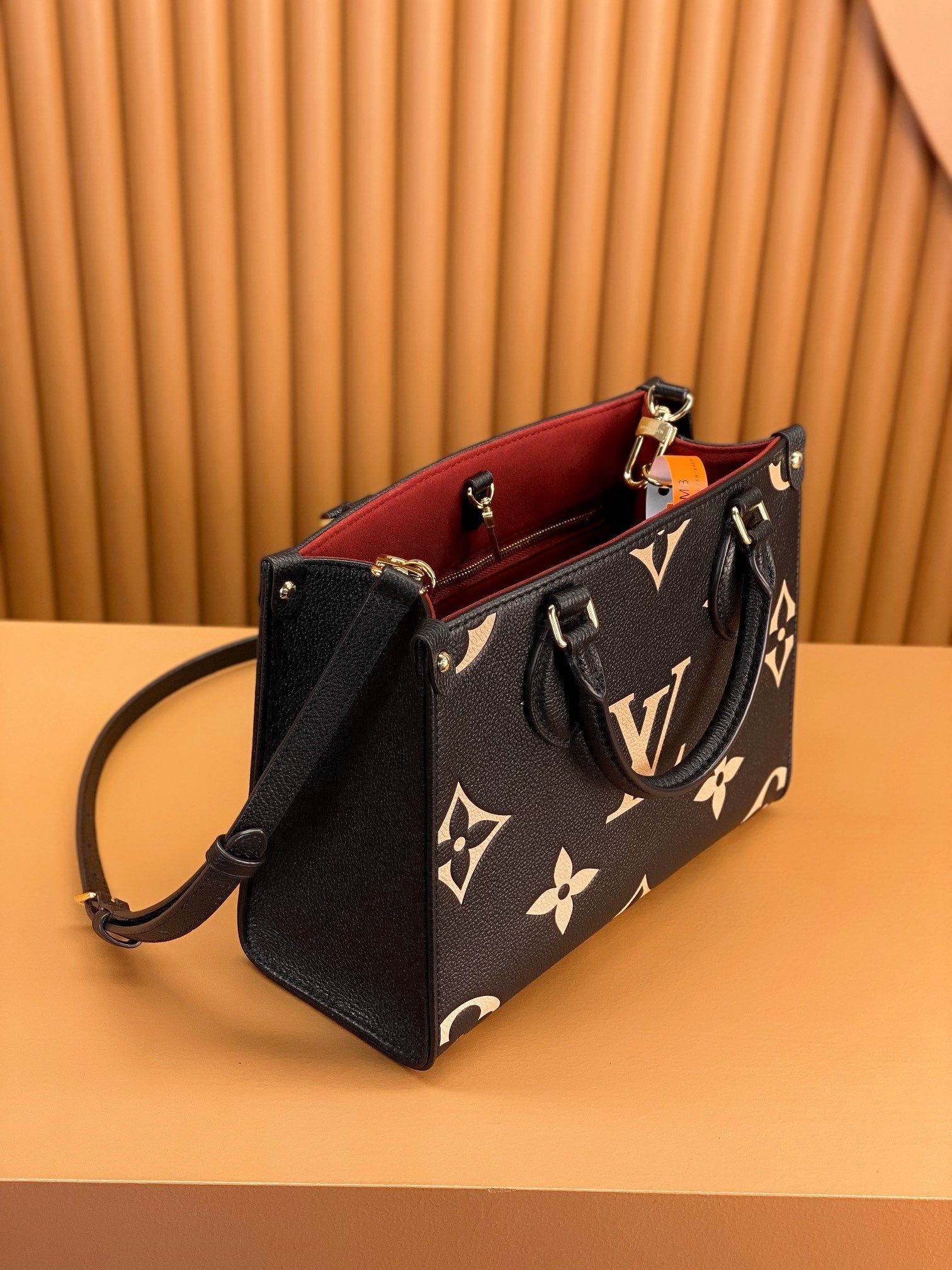 ONTHEGO TOTE 25 IN BLACK AND CREAM MONOGRAM EMPREINTE