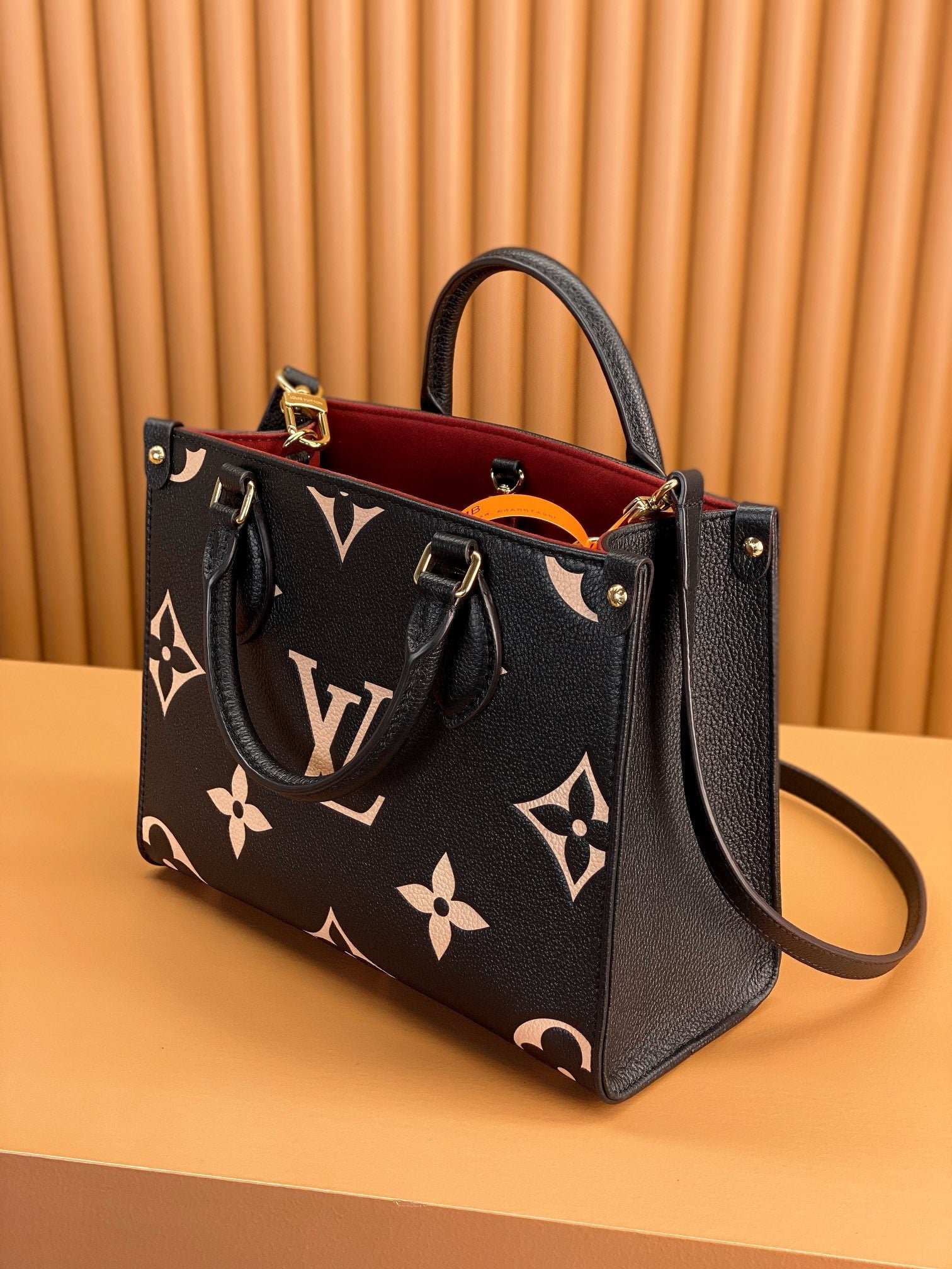 ONTHEGO TOTE 25 IN BLACK AND CREAM MONOGRAM EMPREINTE
