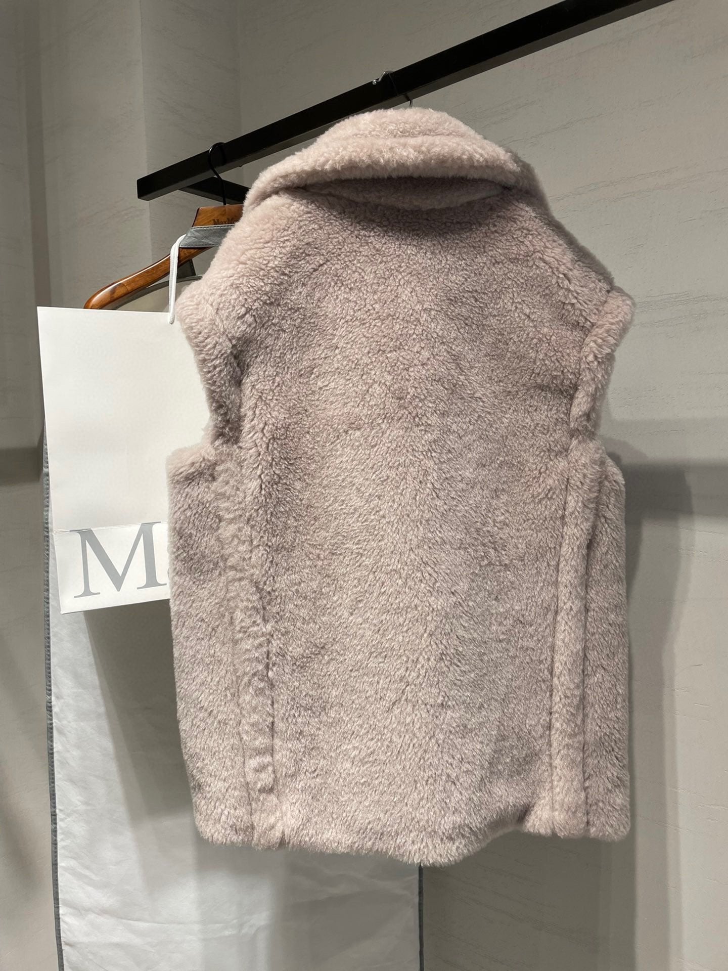 MAX MARA 25S SLEEVELESS TEDDY VEST 99550