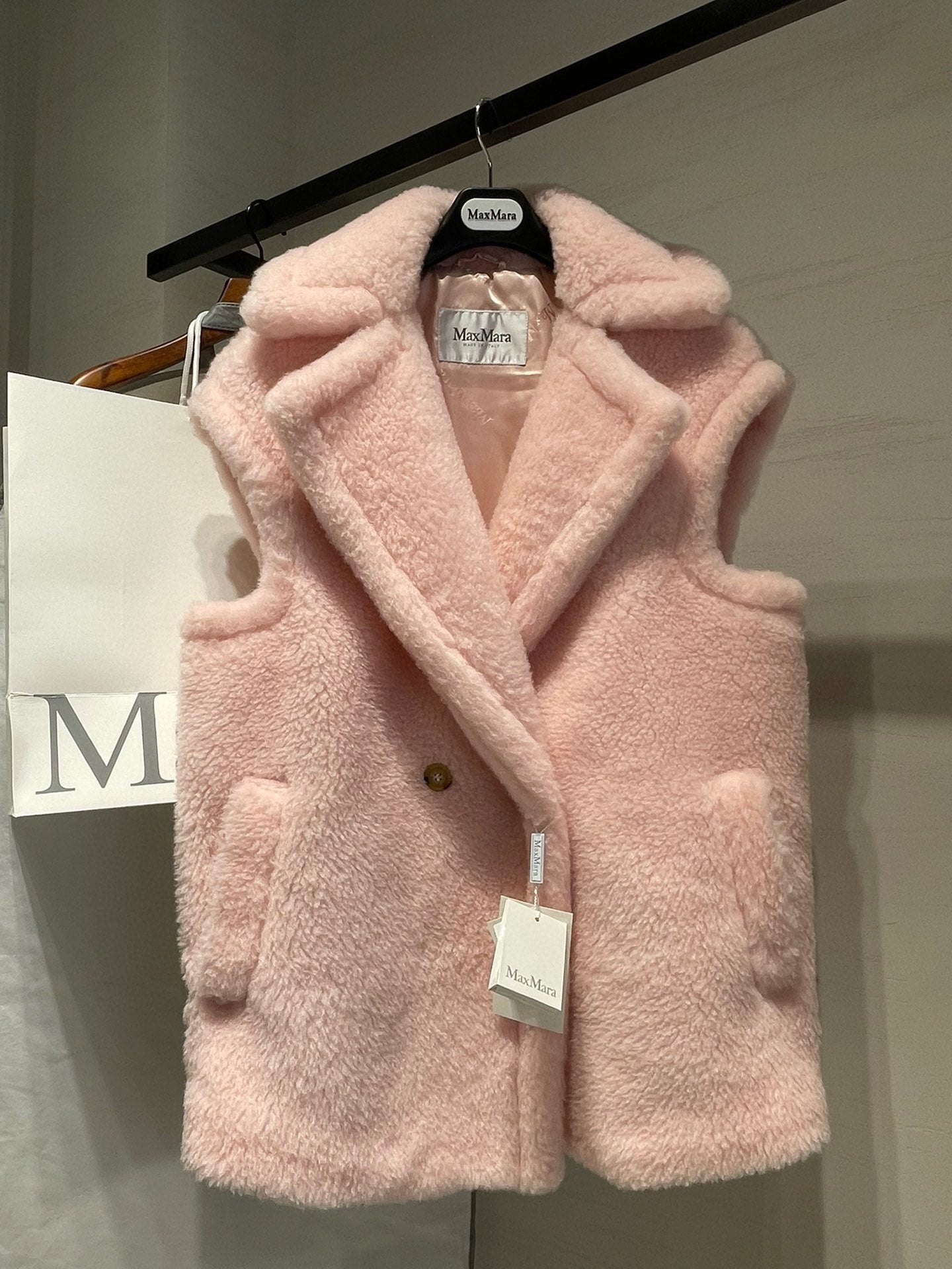 MAX MARA 25S SLEEVELESS TEDDY VEST 064