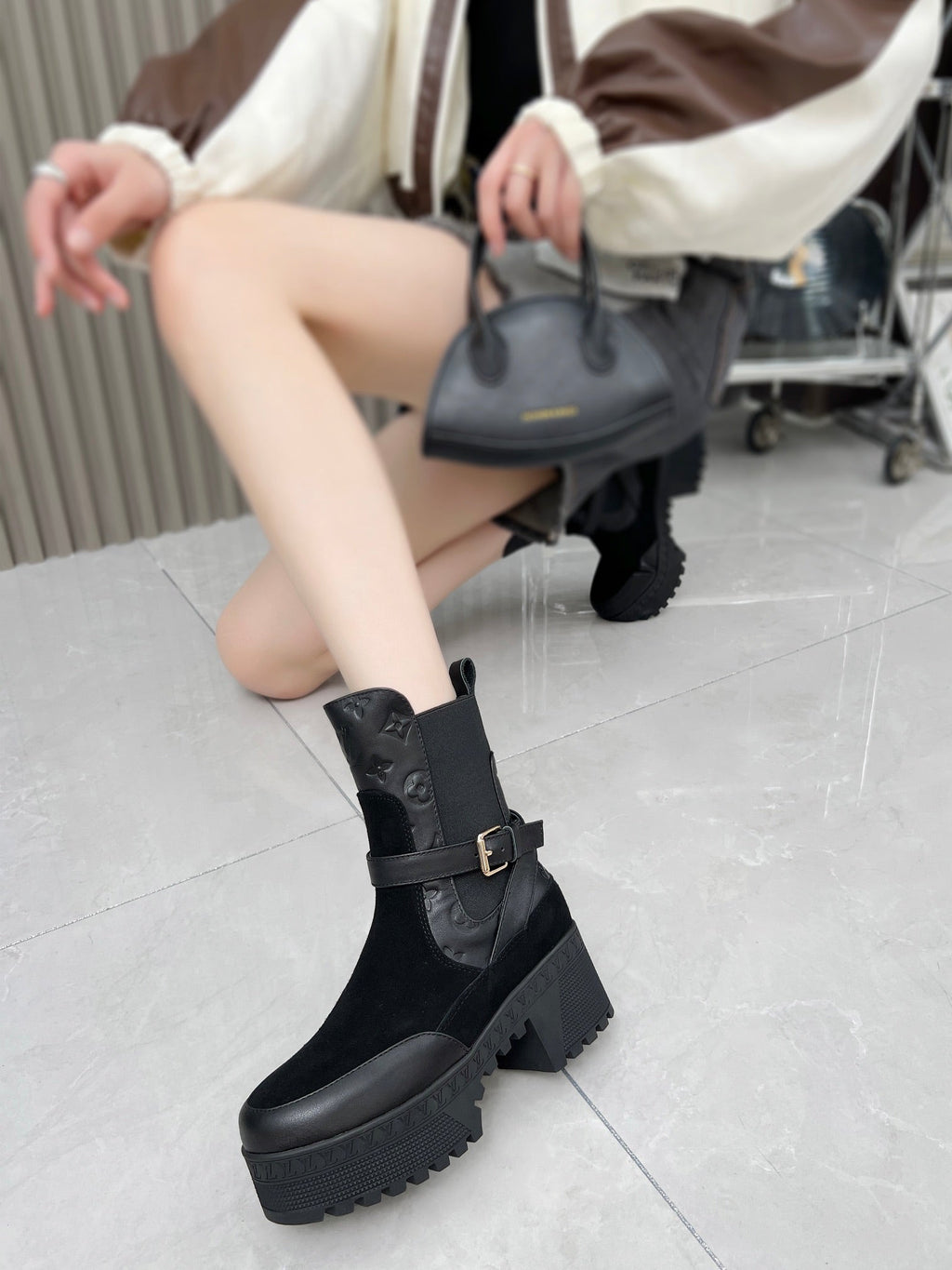 LAUREATE PLATFORM DESERT BOOT IN BLACK SUEDE AND CALFSKIN