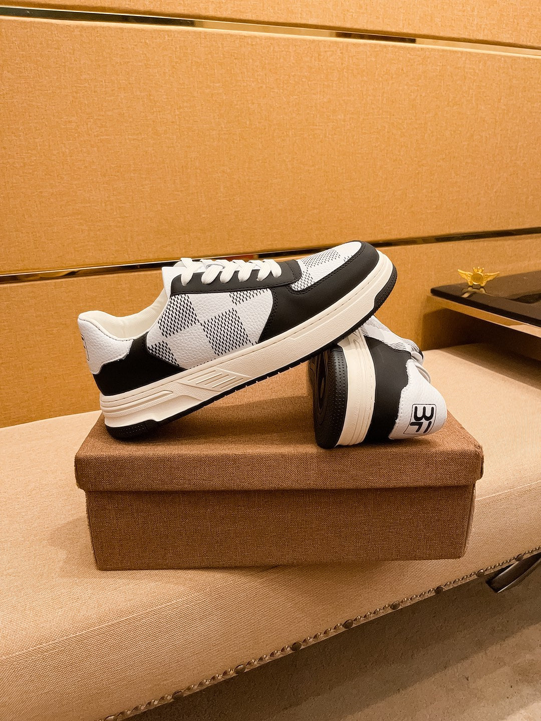 LV BEVERLY SNEAKER WHITE BLACK