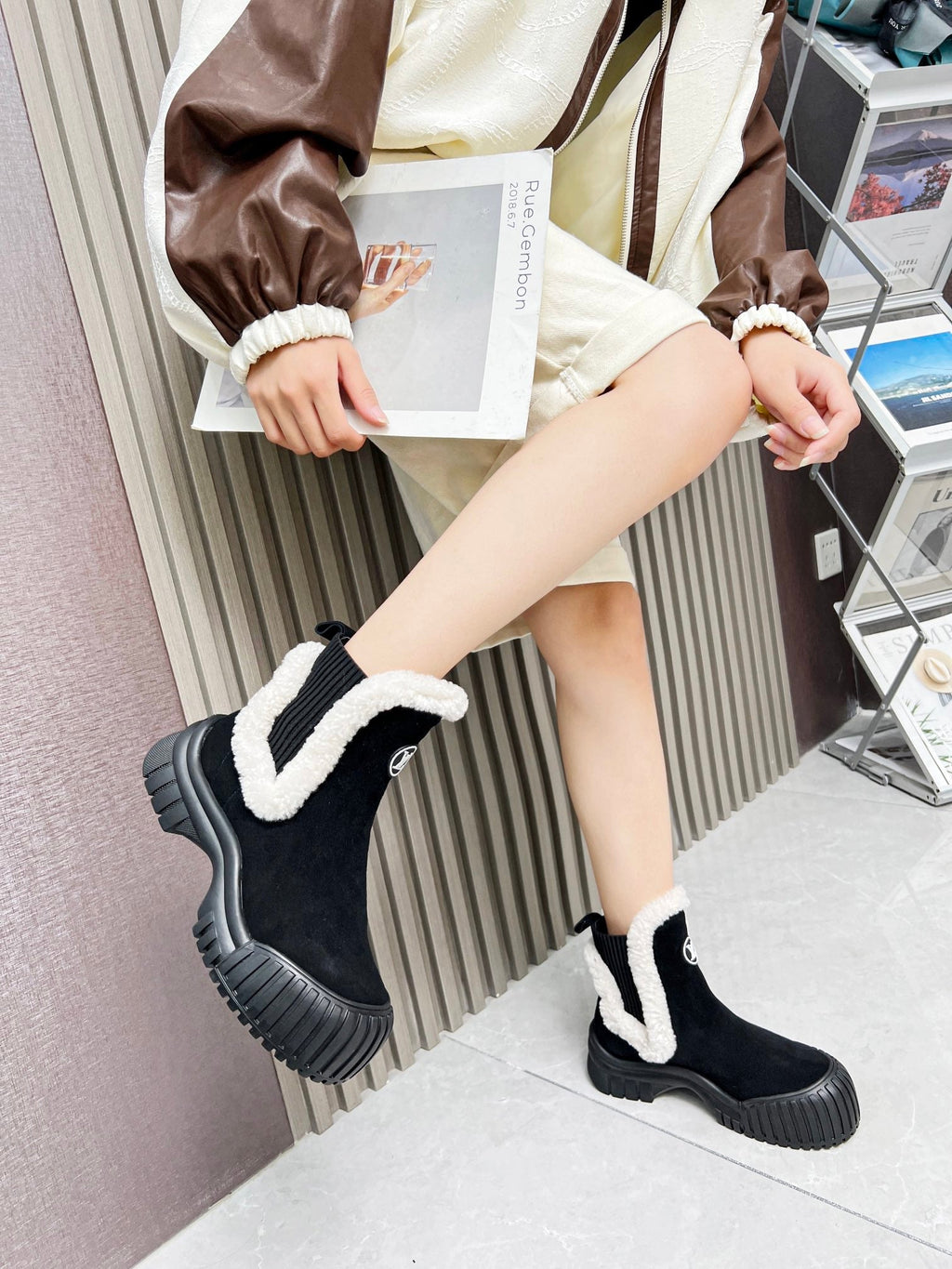 LV RUBY FLAT ANKLE BOOT IN BLACK SUEDE CALF LEATHER AND WHITE SHEARLING