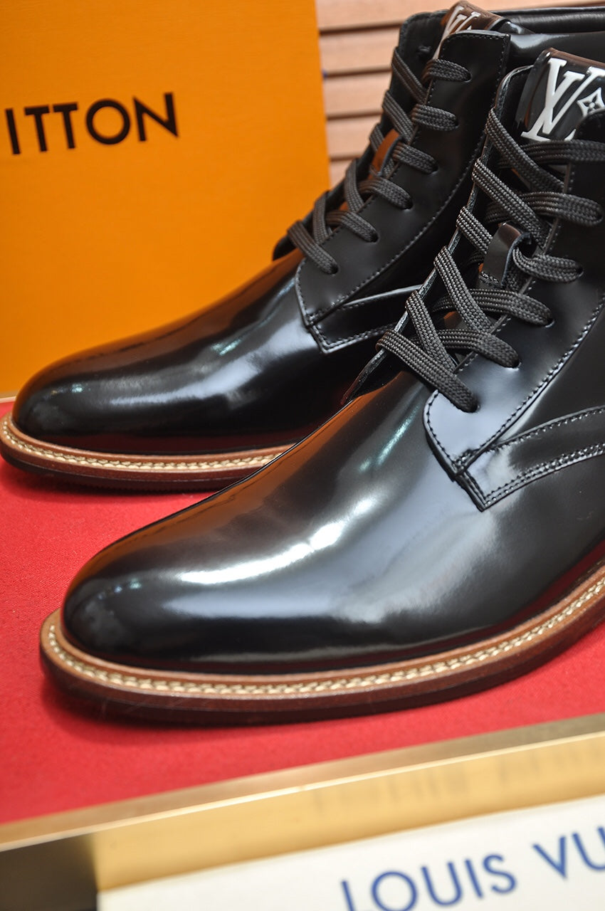 LV SHORT BOOT IN GLOSSY BLACK CALFSKIN