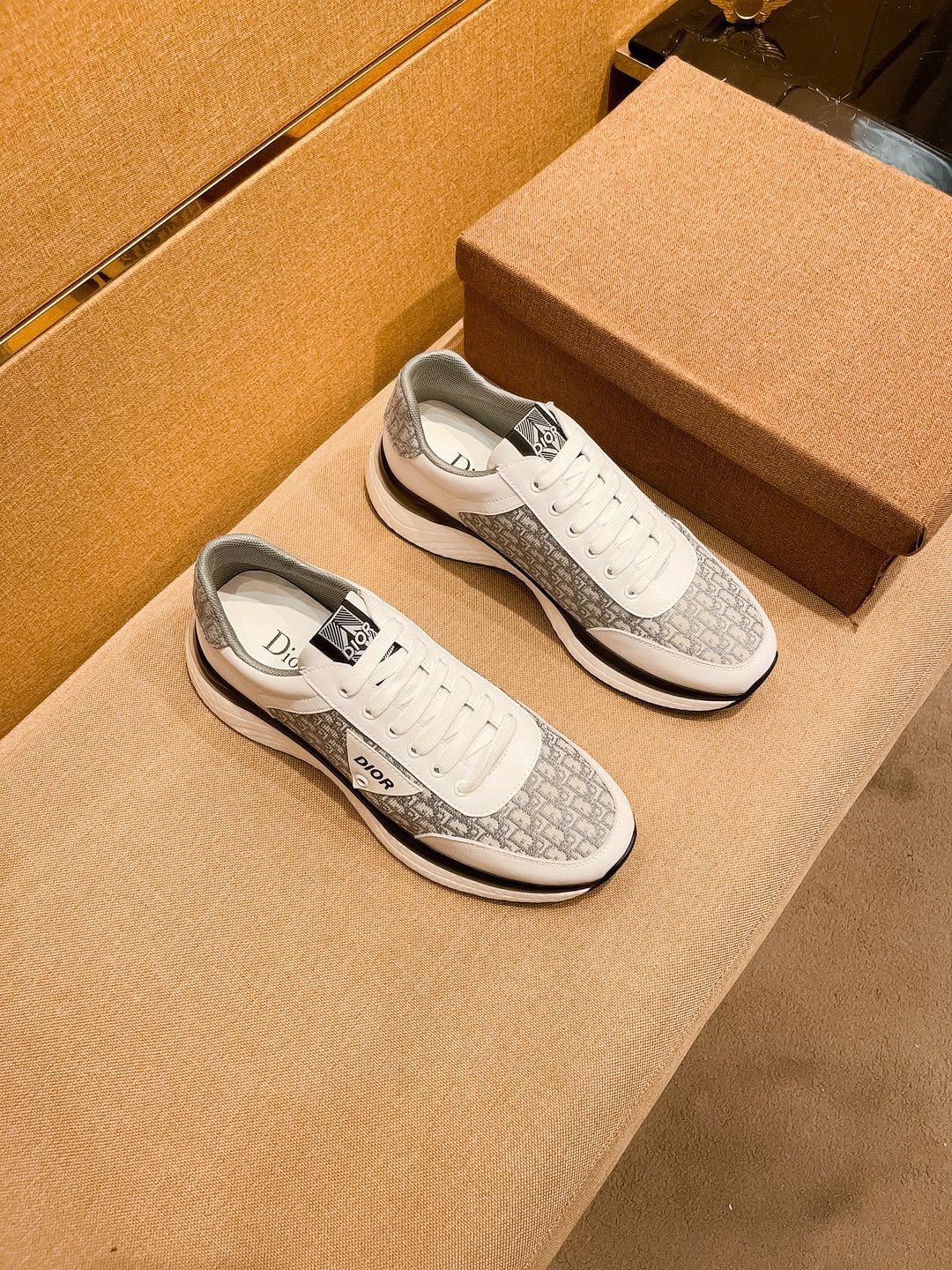 CD SALVATORE FERRAGAMO SNEAKER WHITE AND GRAY JACQUARD