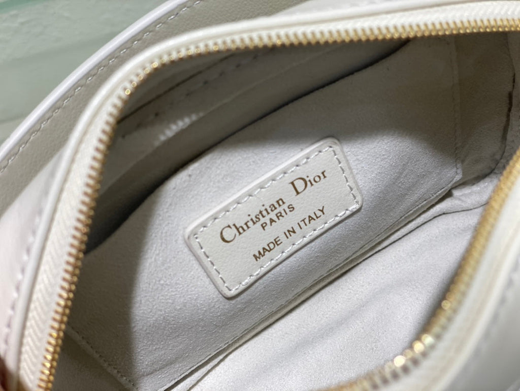 CARO BOX BAG 19 IN WHITE QUILTED MACROCANNAGE CALFSKIN