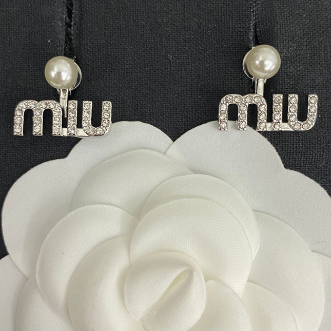 MIUMIU 26S PEARL LOGO DROP EARRINGS WITH CRYSTALS IN SILVER TONE METAL 625655