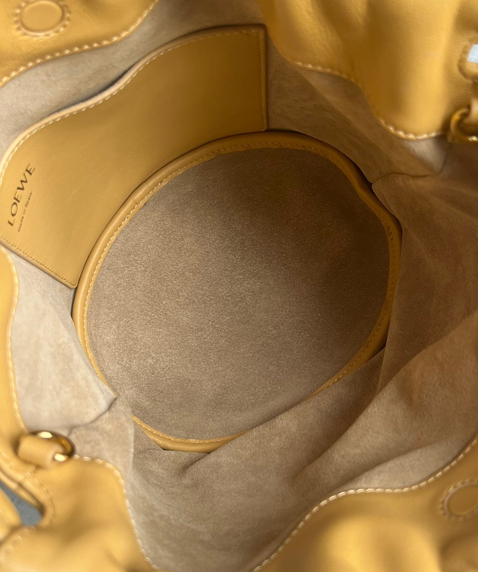 LOE 32 FLAMENCO PURSE BUCKET IN SAHARA MELLOW NAPPA LAMBSKIN