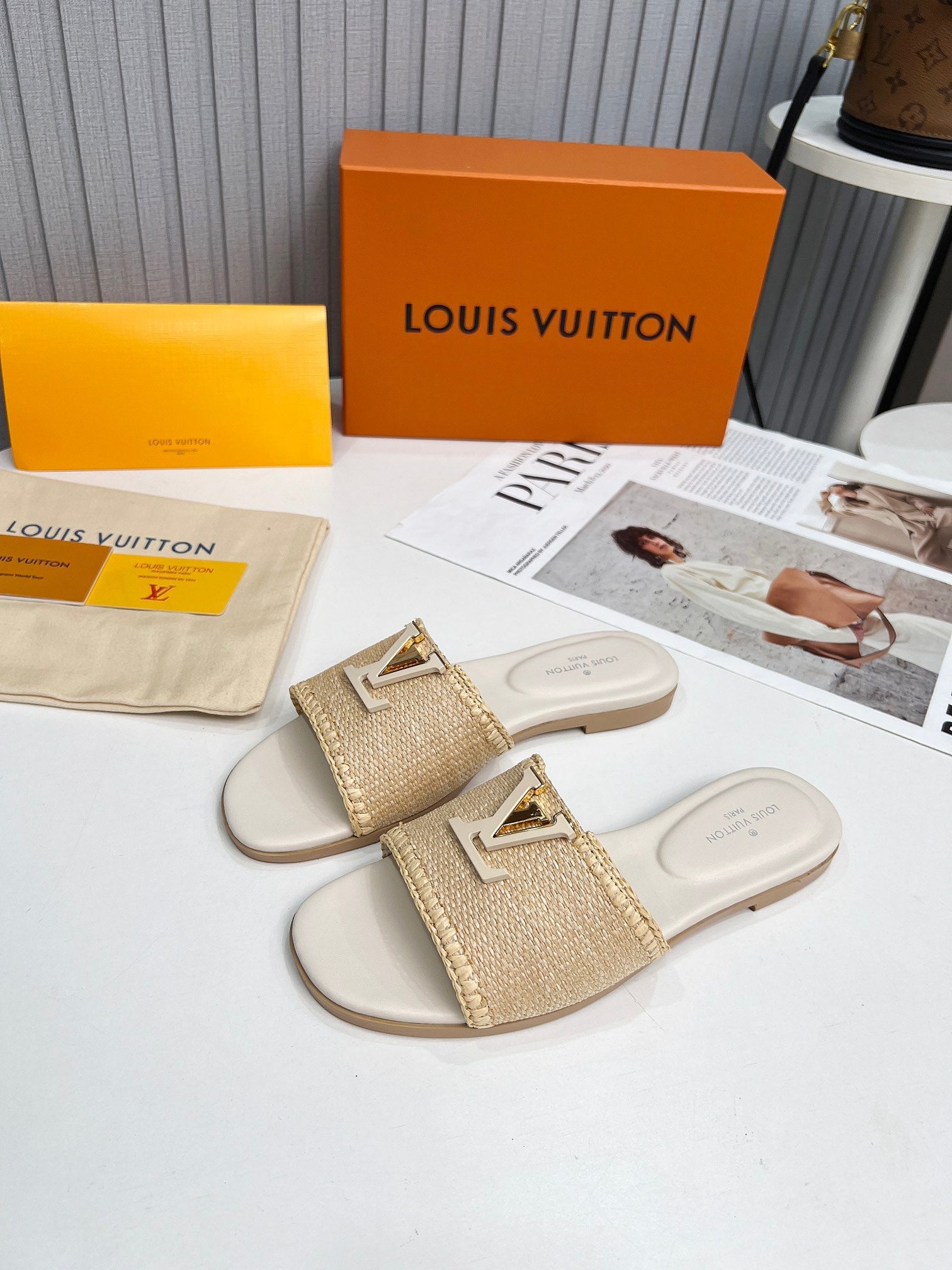 LV 26S FLAT SLIDES IN IVORY BEIGE CALFSKIN AND RAFFIA