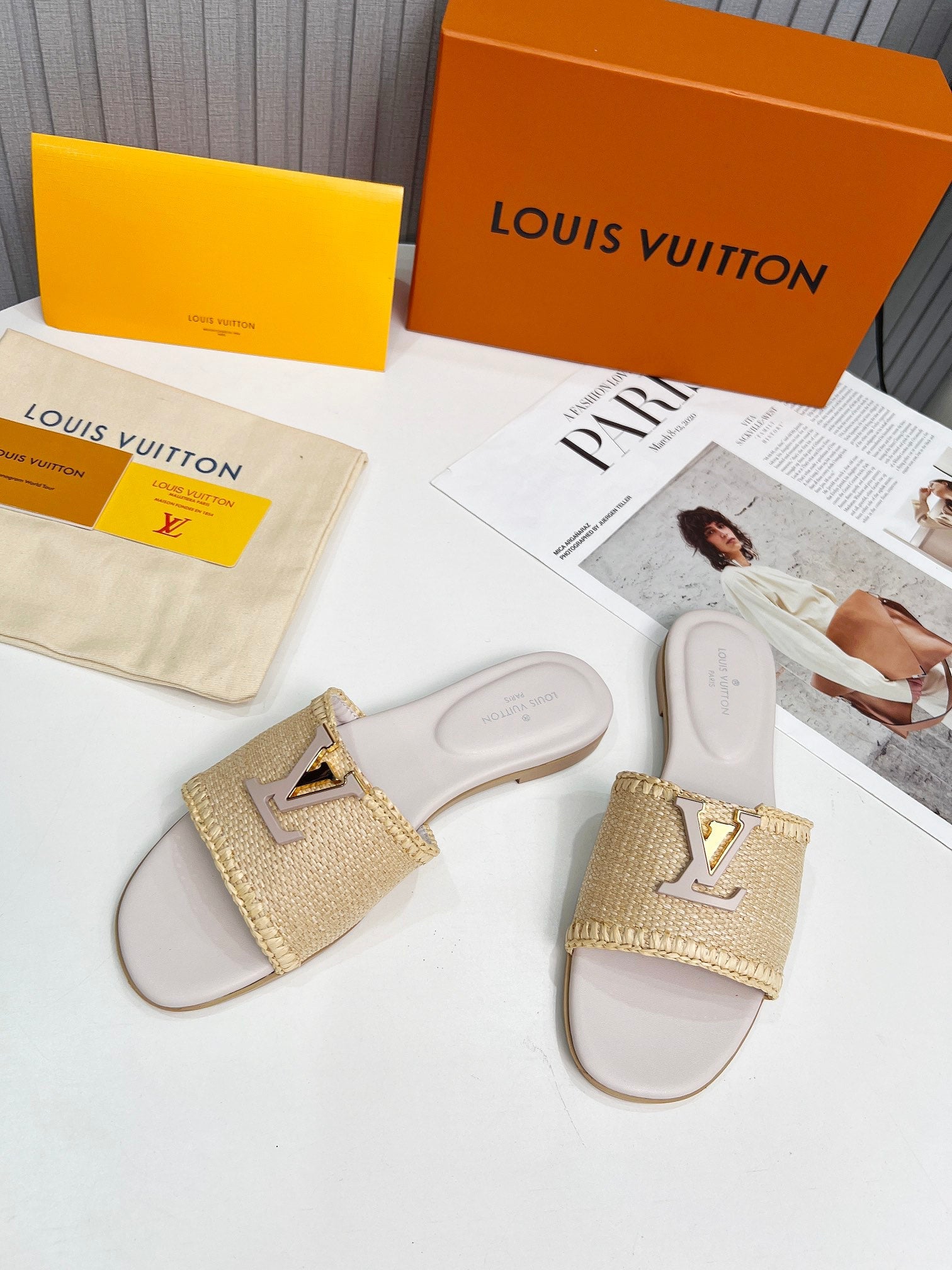 LV 26S FLAT SLIDES IN ASH BEIGE CALFSKIN AND RAFFIA