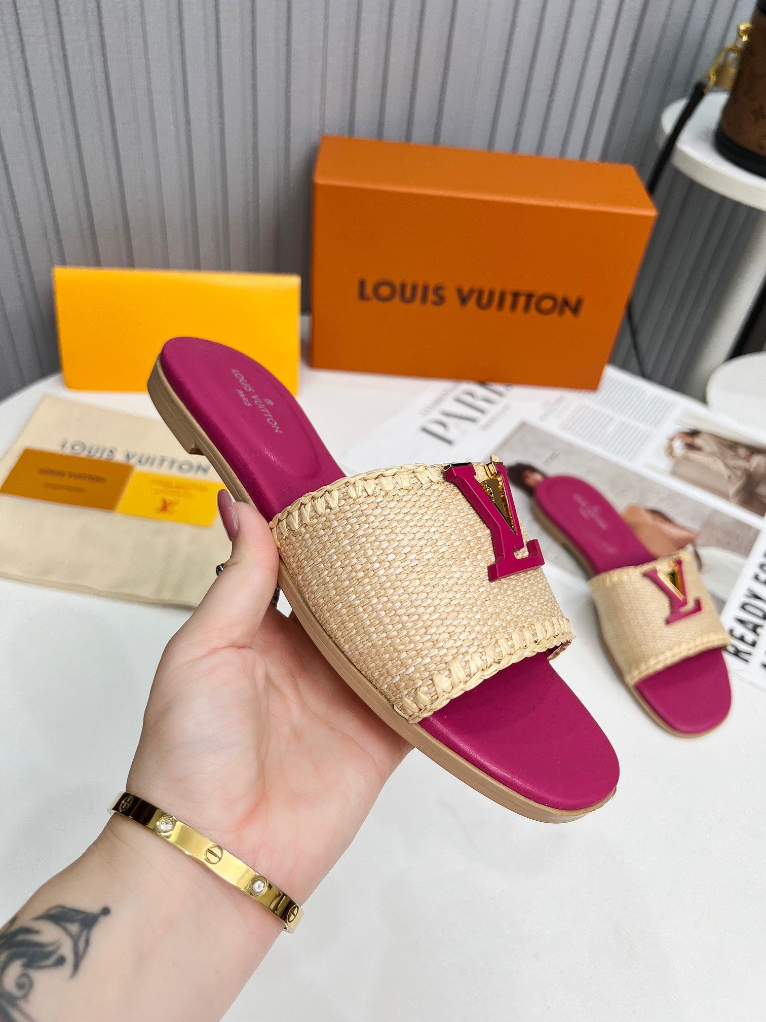 LV 26S FLAT SLIDES IN PINK CALFSKIN AND BEIGE RAFFIA