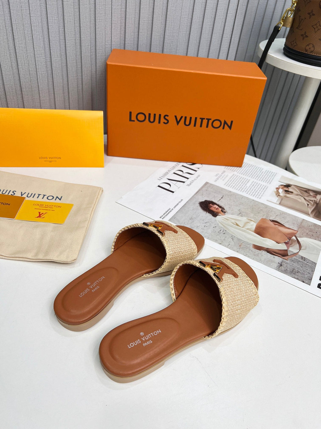 LV 26S FLAT SLIDES IN BROWN CALFSKIN AND BEIGE RAFFIA