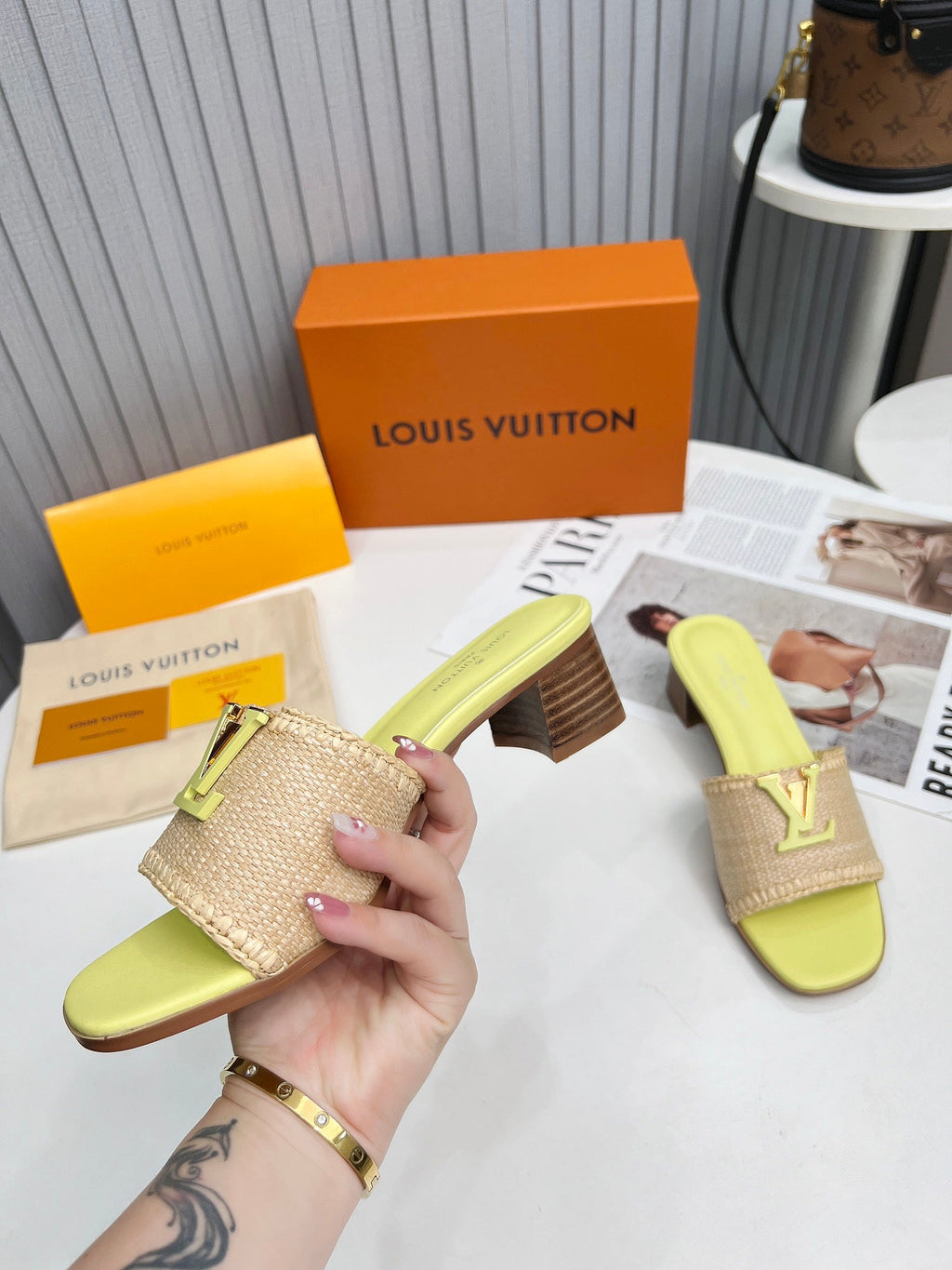 LV 26S CAPRI HIGH-HEELED MULES IN LIGHT YELLOW CALFSKIN AND BEIGE RAFFIA